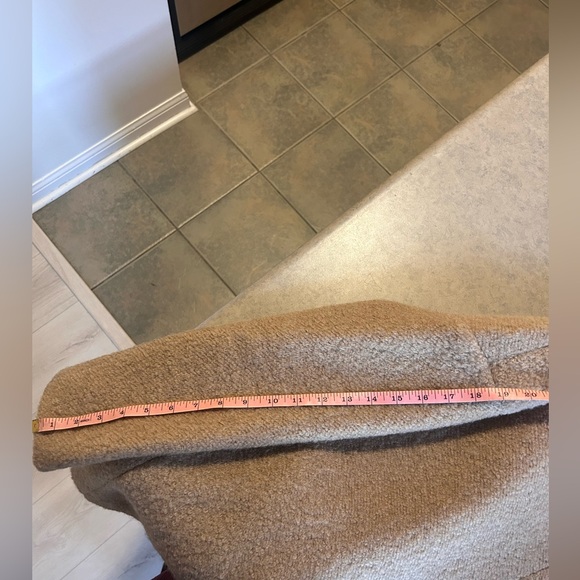 Beige winter coat size Small - Picture 6 of 9